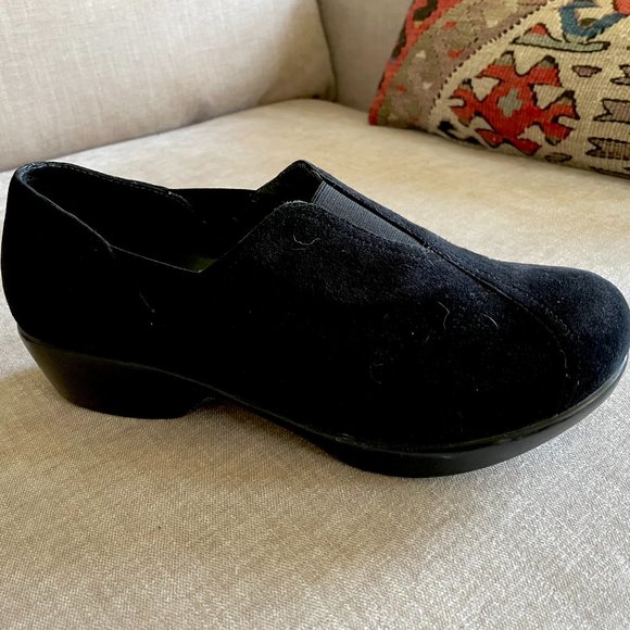 Dansko Arden Black Suede Clogs - 39 - Picture 1 of 10